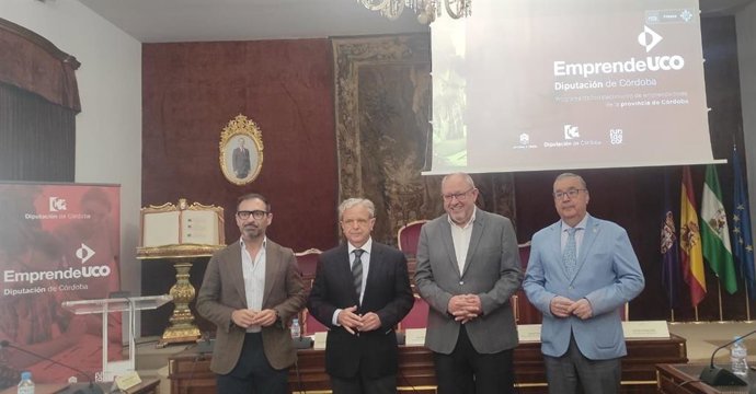 Fuentes y Torralbo (centro), en la presentación de los proyectos de EmprendeUCO.
