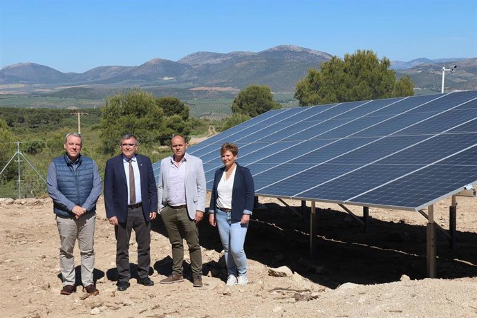 Iznalloz estrena una planta solar que abastece su sistema de agua potable gracias al Plan de Recuperación