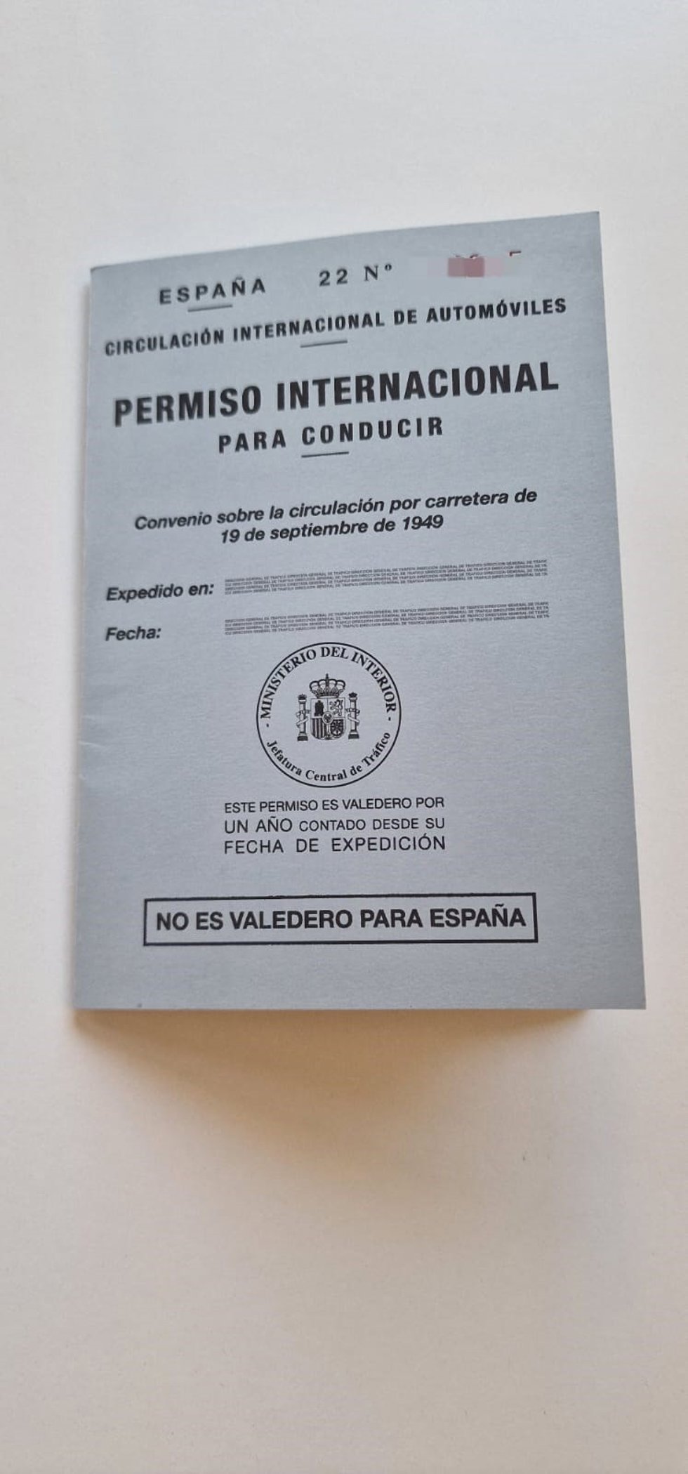 Archivo - Carné internacional en una imagen de archivo