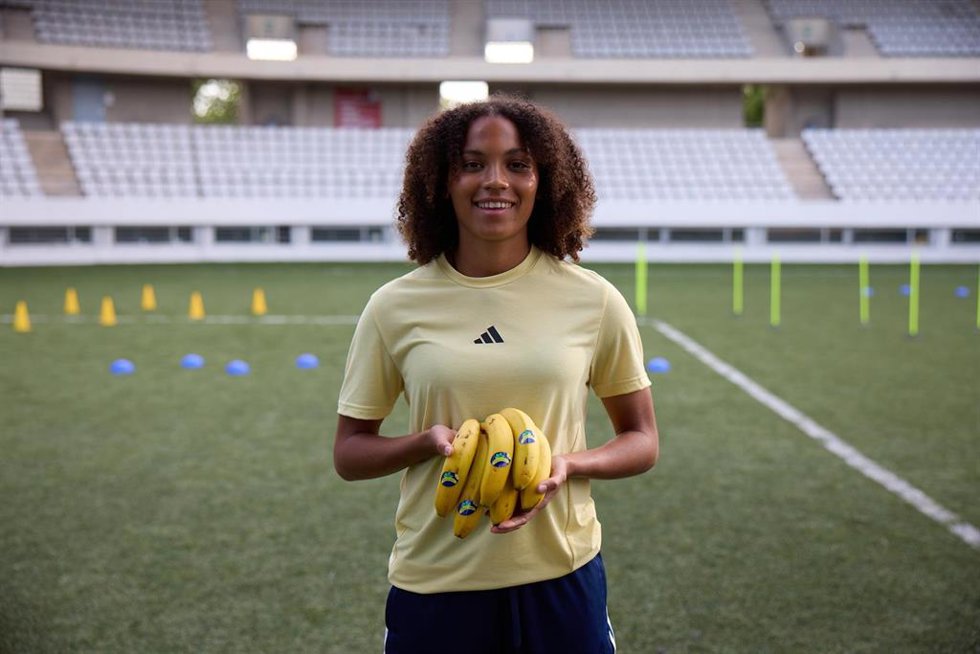 La jugadora del Bara y de la selección española Vicky López, embajadora de Plátano de Canarias