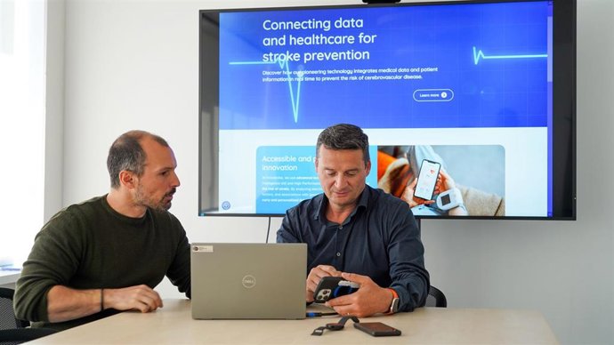 Los investigadores del BSC y cofundadores de OpenCareAI, Davide Cirillo y Daniele Lezzi.