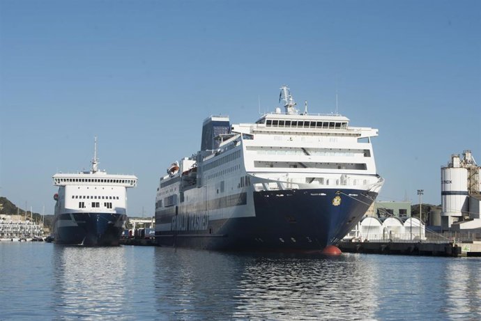 Archivo - Barcos atracados en el muelles del Cós Nou de Maó.