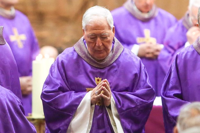 Archivo - El obispo de Alcalá, Juan Antonio Reig Plà durante la ceremonia de Eucaristía en el Santuario del Sagrado Corazón del Cerro de los Ángeles en Getafe.