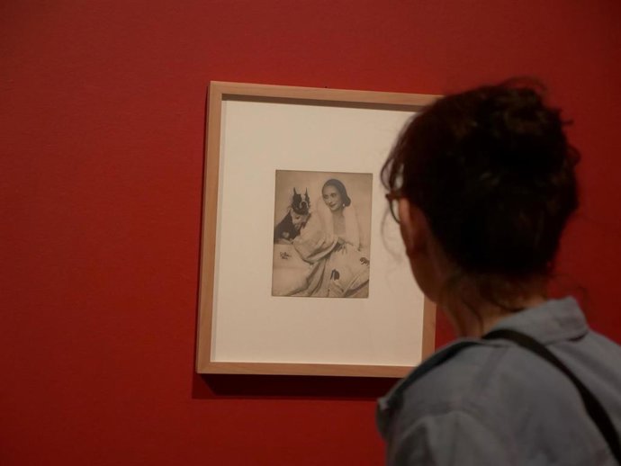 El Museo Ruso presenta una exposición con unas 90 piezas dedicada a la bailarina universal Anna Pávlova