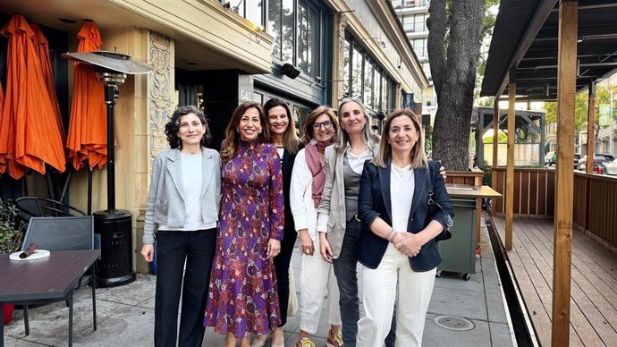 La Alcaldesa De Zaragoza, Natalia Chueca, En Silicon Valley Con Las Directivas Aragonesas Inés Envid, Eva Andrés, María Fernández Guajardo Y Guayante Sanmartín.