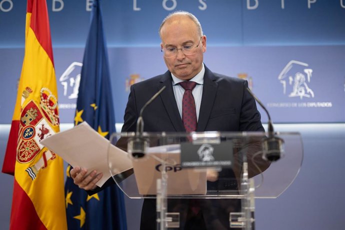 El portavoz del PP en el Congreso, Miguel Tellado, durante una rueda de prensa posterior a la Junta de Portavoces, en el Congreso de los Diputados, a 20 de mayo de 2025, en Madrid (España).