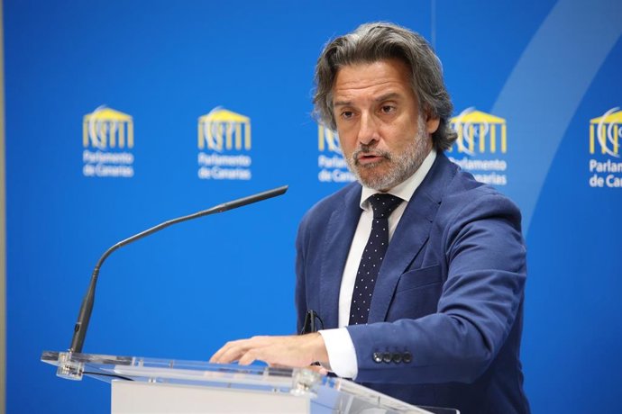 El vicepresidente segundo del Parlamento de Canarias y ex presidente del mismo, Gustavo Matos, comparece en el Parlamento de Canarias