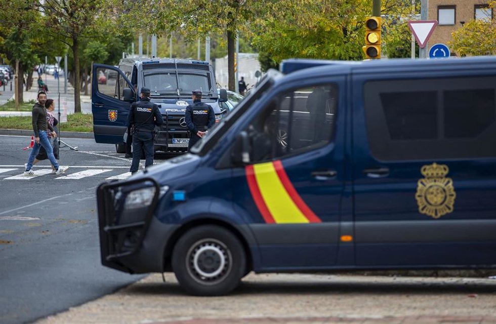 Archivo - Dipositivo de la Policía Nacional en Huelva capital, en una imagen de archivo.