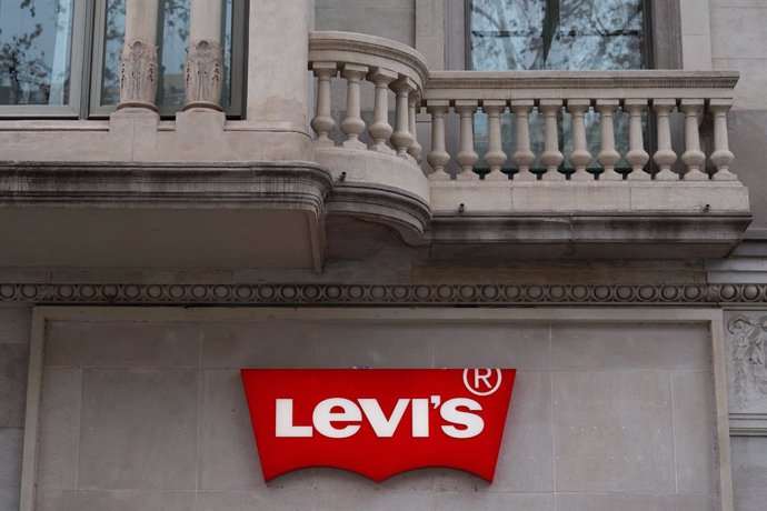 Archivo - Edificio donde se encuentra la marca de ropa Levi's en el Paseo de Gracia en Barcelona, a 15 de enero de 2024, en Barcelona, Catalunya (España). Según los datos recabados por la consultora Savills, el Paseo de Gracia es la calle más cara de Espa