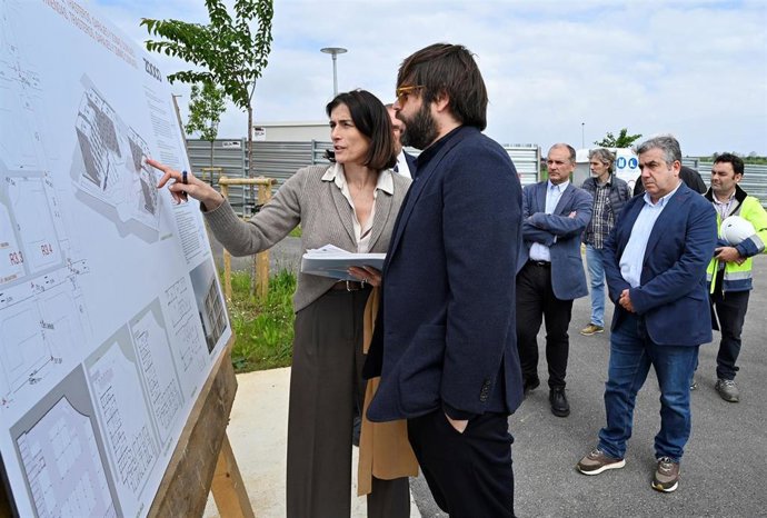 La alcaldesa de Santander, Gema Igual, asiste al inicio de las obras de dos edificios de VPO del Scetor 1 de El Alisal.