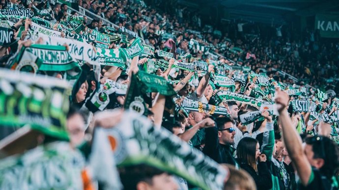 Archivo - El Racing de Santander vende los 18.001 abonos disponibles, récord histórico del club