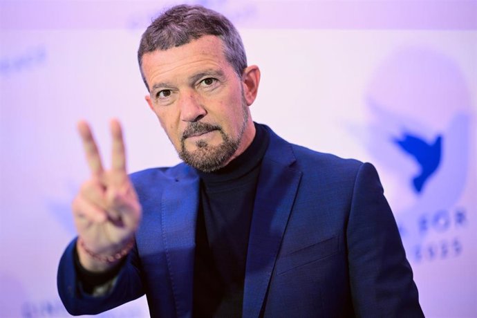 Archivo - 17 February 2025, Berlin: Spanish actor Antonio Banderas, attends the Cinema for Peace gala at the Adlon Kempinski Hotel as part of the 75th Berlinale International Film Festival. Photo: Sebastian Gollnow/dpa