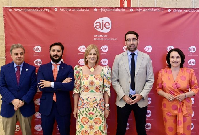 García-Pelayo con el presidente de AJE en Andalucía.