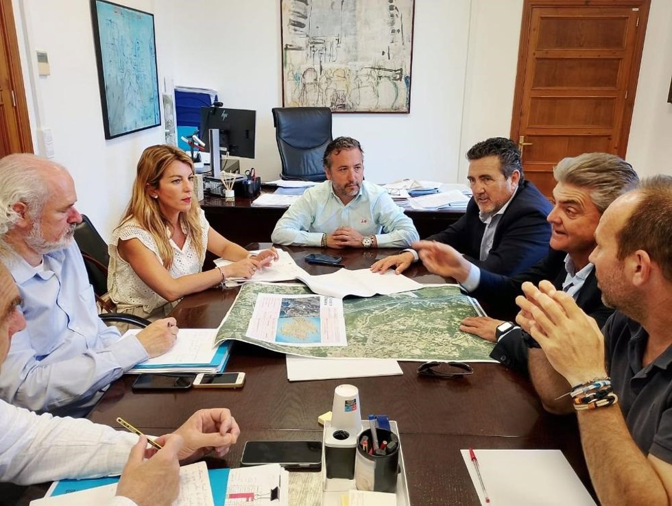 Momento de la reun8ión entre el Consell y los Ayuntamientos de Calvi y Andratx