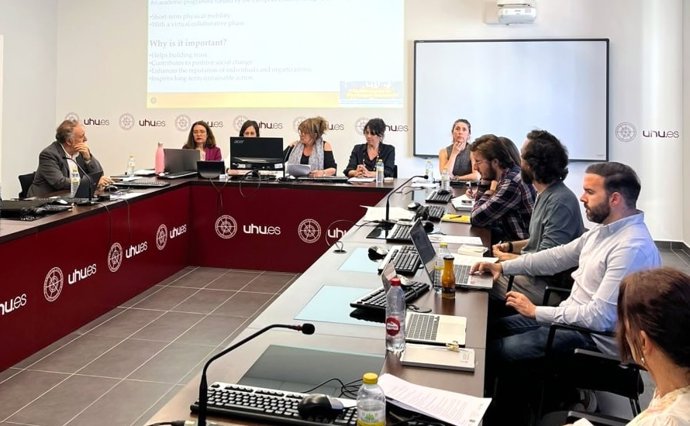 Simposio 'Multialfabetización para sociedades plurilingües. Diálogos para una comunicación sostenible' en la Universidad de Huelva.