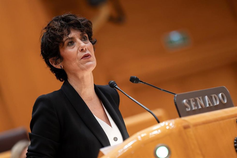Archivo - La ministra de Inclusión, Seguridad Social y Migraciones, Elma Saiz, durante una sesión de control en el Senado, a 11 de marzo de 2025, en Madrid (España). 