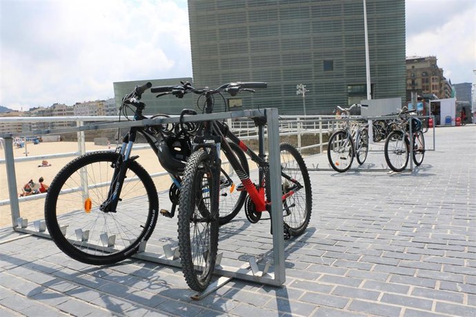 Archivo - Aparcamiento para bicicletas.