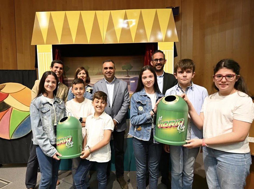 Entrega de premios de 'El Vidrioclip', con el presidente de la Diputación de Granada, Francis Rodríguez, en el centro en la imagen