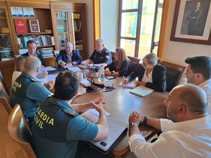 Reunión de la Junta Local de Seguridad en Garrucha (Almería) para coordinar el dispositivo de las fiestas y la Noche de San Juan.