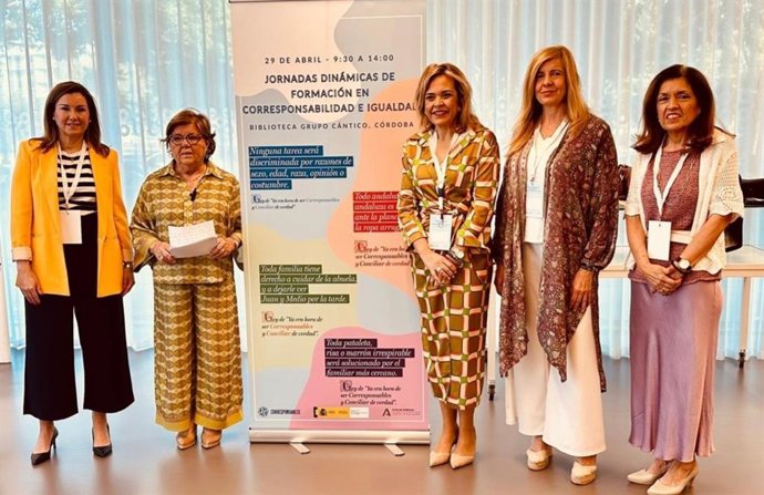 (Desde Izda.) Raquel López, Dolores Sánchez, Auxiliadora Moreno (Diputación), Rosario Alarcón (IAM) Y María Jesús Botella, En La Inauguración De Las I Jornadas De Formación Y Sensibilización En Materia De Corresponsab