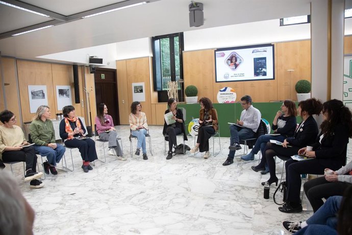 La charla se ha celebrado en la sala Tomás Moro