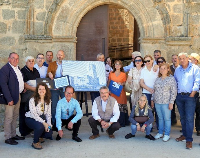 Correos presenta el sello dedicado al Castillo de los Sotomayor y Zúñiga, en un acto en el propio Castillo de Belalcázar.
