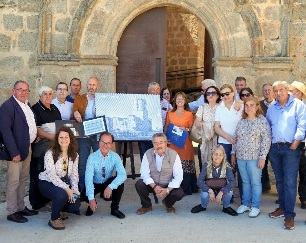 Correos presenta el sello dedicado al Castillo de los Sotomayor y Zúñiga, en un acto en el propio Castillo de Belalcázar.