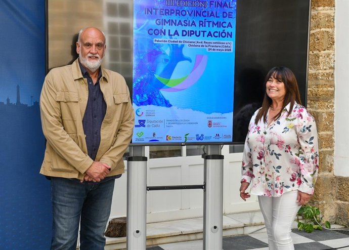 El vicepresidente segundo de la Diputación de Cádiz y responsable de su Servicio de Deportes, Javier Vidal, y Silvia Castillo, en representación de la Federación Andaluza de Gimnasia Rítmica.