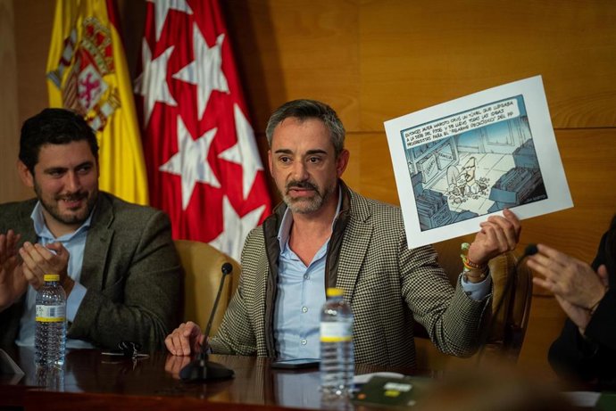 El portavoz del Grupo Parlamentario Vox en las Cortes de Castilla y León, David Hierro, en su intervención en la jornada organizada por Vox en la Asamblea de Madrid.