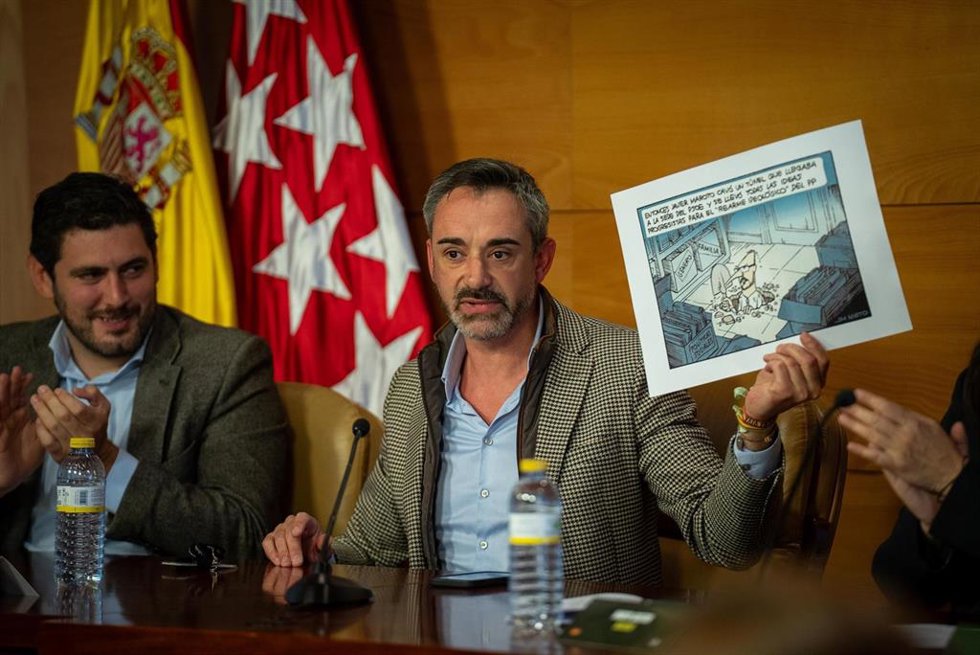 El portavoz del Grupo Parlamentario Vox en las Cortes de Castilla y León, David Hierro, en su intervención en la jornada organizada por Vox en la Asamblea de Madrid.