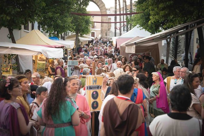 Mercado durante Emerita Lvdica en el Arco de Trajano de Mérida