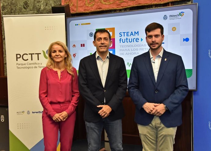 El consejero de Innovación del Cabildo de Tenerife, Juan José Martínez (c), en la presentación de 'STEAM Future 2025'