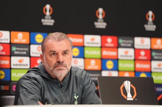 Archivo - 09 April 2025, United Kingdom, Enfield: Tottenham Hotspur manager Ange Postecoglou looks on during a press conference ahead of Thursday's UEFA Europa League soccer match at the Tottenham Hotspur Training Centre, Enfield. Photo: Bradley Collyer/P