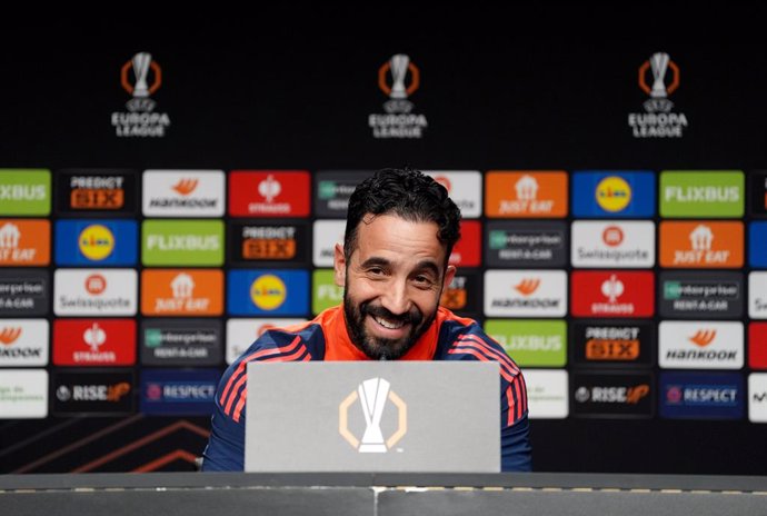 Archivo - 05 March 2025, Spain, San Sebastian: Manchester United manager Ruben Amorim speaks during a press conference at the Reale Arena ahead of Thursday's UEFA Europa League round of 16 first-leg soccer match against Real Sociedad. Photo: Bradley Colly