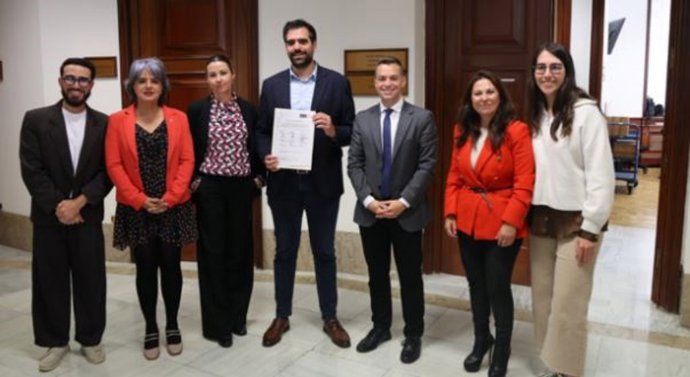 El Congreso aprueba una PNL del PSOE para fortalecer la educación digital y luchar contra la desinformación en jóvenes