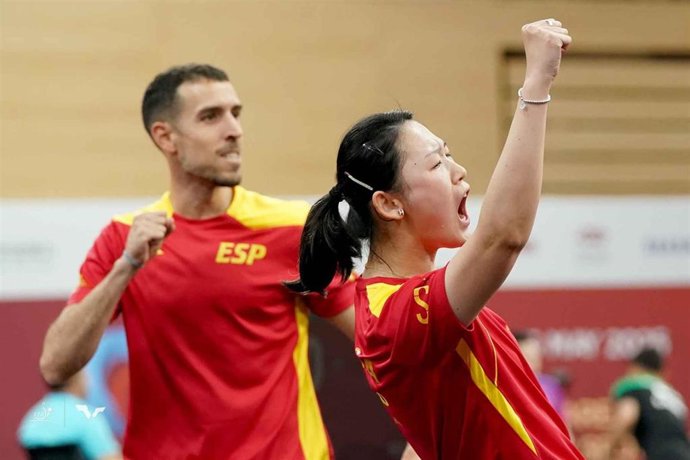 María Xiao y Álvaro Robles, durante el Campeonato del Mundo de tenis de mesa.