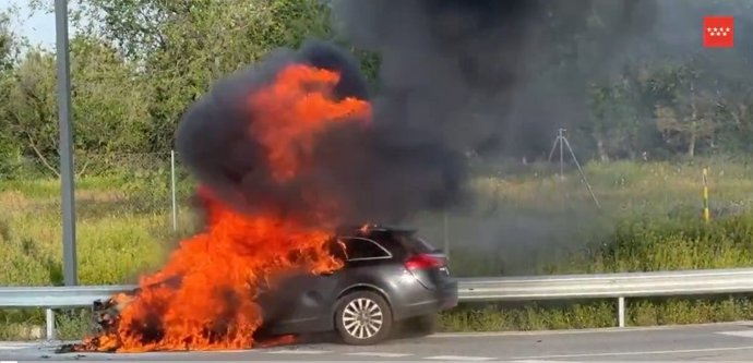 Incendio de un coche en Pozuelo de Alarcón