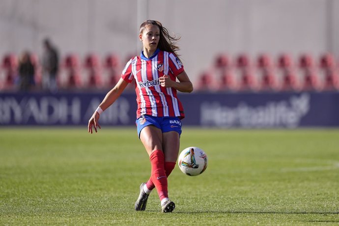 Archivo - Xenia Perez of Atletico de Madrid in action during the Spanish Women League, Liga F, football match played between Atletico de Madrid Femenino and Costa de Adeje UD Tenerife at Centro Deportivo Wanda on April 18, 2025 in Alcala de Henares, Madri