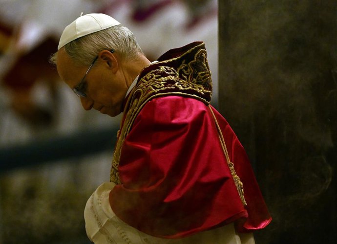 Roma, ITÁLIA: NO LIBRI** Itália, Roma, Vaticano 2025/5/20 O Papa Leão XIV visita a Tumba de São Paulo na Basílica de São Paulo fora dos Muros em Roma, Fotografia de ALESSIA GIULIANI / Catholic Press Photo