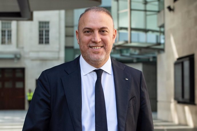 Archivo - July 28, 2024, London, England, United Kingdom: Ambassador HUSAM ZOMLOT, Head of the Palestinian Mission to the United Kingdom, is seen walking out of the BBC Studios after his appearance on Sunday With Laura Kuenssberg show.
