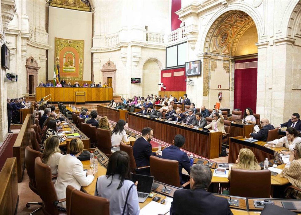 Imagen del Pleno del Parlamento andaluz durante una votación.