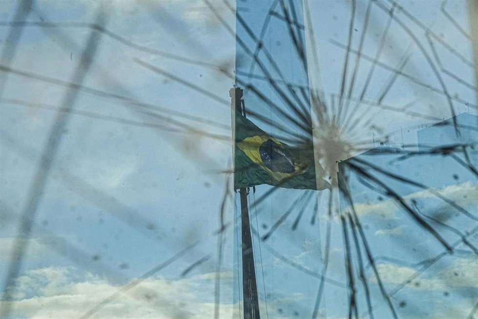 Archivo - Vidriera del Tribunal Federal Supremo tras el asalto de manifestantes bolsonaristas en el marco del golpe de Estado brasileño en 2023