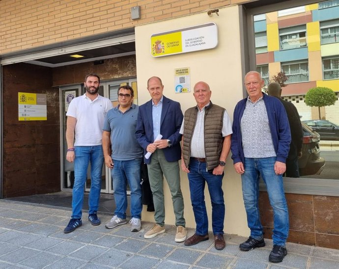 Los alcaldes de Trillo, Durón, Henche, Pareja y el teniente de alcalde de Solanillos del Extremo.