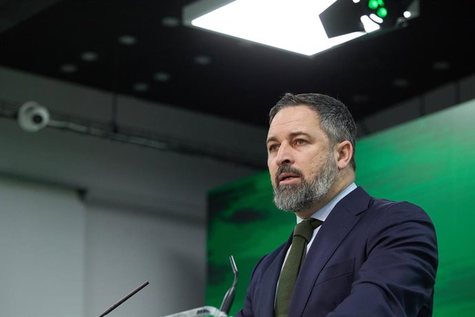 Archivo - O líder do VOX, Santiago Abascal, durante uma coletiva de imprensa após a reunião do Comitê de Ação Política do VOX, na sede do partido, em 12 de fevereiro de 2024, em Madri (Espanha). Durante a entrevista, Abascal informou que a formação do com