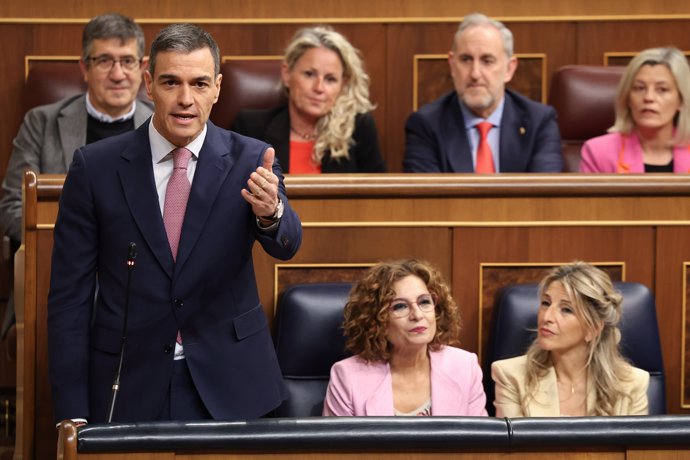 El presidente del Gobierno, Pedro Sánchez, interviene durante una sesión de control al Gobierno en el Congreso de los Diputados, a 14 de mayo de 2025, en Madrid (España). Durante el pleno, el Congreso ha rendido cuentas sobre el apagón general del pasado 