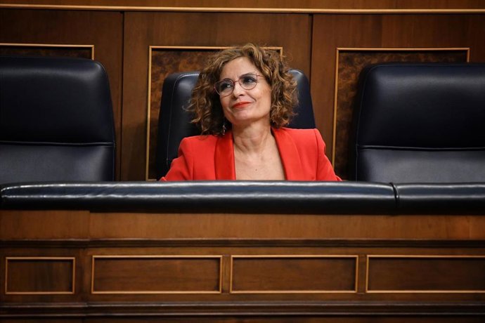 Archivo - Imagen de archivo de la vicepresidenta primera y ministra de Hacienda, María Jesús Montero, durante una sesión plenaria en el Congreso de los Diputados el pasado abril. 