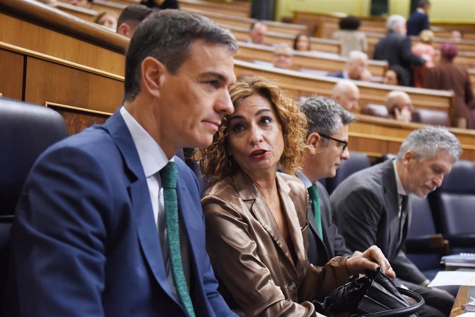 El presidente del Gobierno, Pedro Sánchez, la vicepresidenta primera y ministra de Hacienda, María Jesús Montero, el ministro de Presidencia, Félix bolaños, y el ministro de Interior, Fernando Grande-Marlaska, durante una sesión de control al Gobierno,