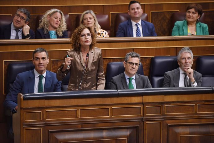 El presidente del Gobierno, Pedro Sánchez, la vicepresidenta primera y ministra de Hacienda, María Jesús Montero, el ministro de Presidencia, Félix bolaños, y el ministro de Interior, Fernando Grande-Marlaska, durante una sesión de control al Gobierno, en