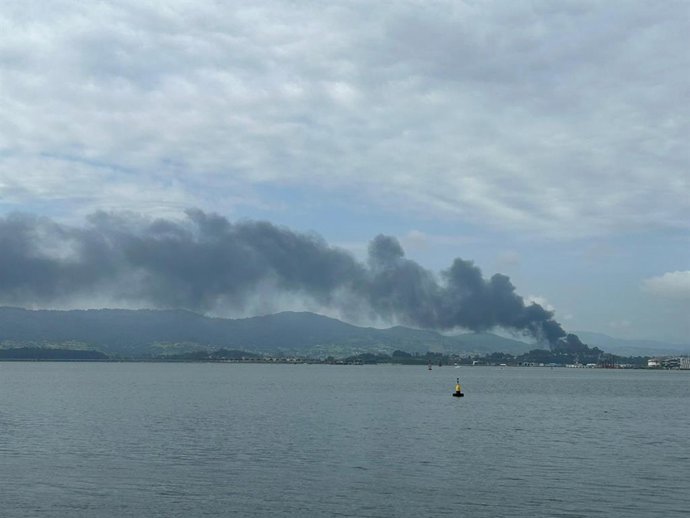 Fumaça gerada pelo incêndio na fundição