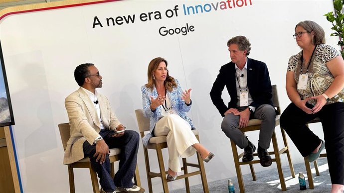 La alcaldesa de Zaragoza, Natalia Chueca, en uno de los paneles internacionales de alcaldes organizados por Google en sus instalaciones en Silicon Valley.